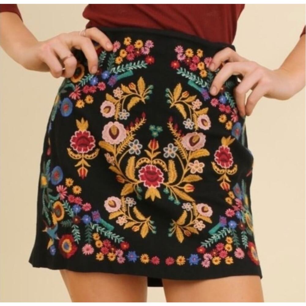 Umgee Womens M Black Multicolor Penelope Floral Embroidered Linen Mini Skirt